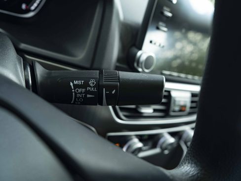 Used 2018 Honda Accord LX image 24