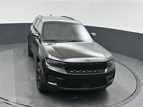 New 2025 Jeep Grand Cherokee Altitude image 38