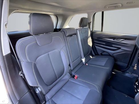 Used 2024 Jeep Grand Cherokee Laredo RWD image 27
