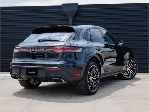 Certified 2025 Porsche Macan image 7