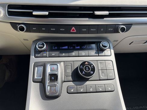 Used 2023 Hyundai Palisade Limited AWD/4WD image 23