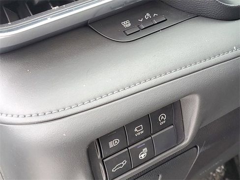 Used 2023 Toyota Highlander Limited image 24