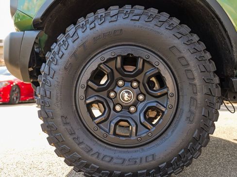 Used 2022 Ford Bronco Badlands w/ Sasquatch Package AWD/4WD image 17