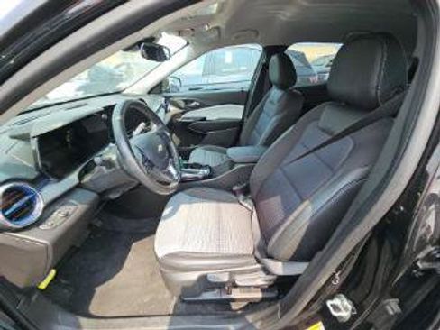 Used 2025 Chevrolet Trax LT w/ LT Convenience Package FWD image 23