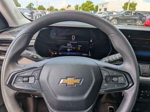 Used 2025 Chevrolet TrailBlazer LS w/ LS Convenience Package FWD image 25