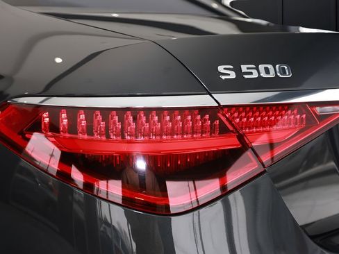 Used 2022 Mercedes-Benz S 500 4MATIC w/ AMG Line Package image 41