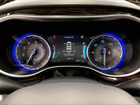 Used 2024 Chrysler Pacifica Limited image 27