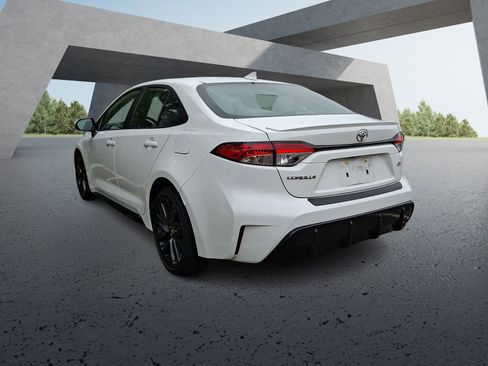 Certified 2023 Toyota Corolla SE w/ Carpet Mat Package (TMS) FWD image 2