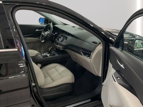 Used 2023 Cadillac XT4 Luxury w/ Cold Weather Package AWD/4WD image 12