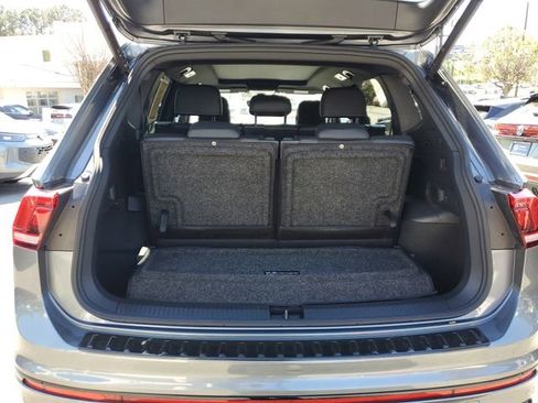 Used 2024 Volkswagen Tiguan SE R-Line image 8