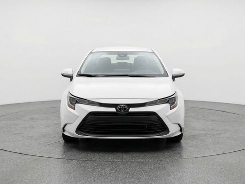 Used 2025 Toyota Corolla LE FWD image 2