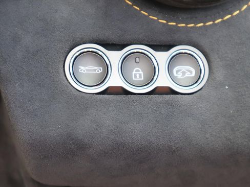 Used 2022 McLaren 720S Spider image 17