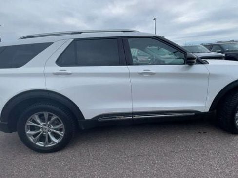 Certified 2022 Ford Explorer Limited w/ Equipment Group 301A AWD/4WD image 9
