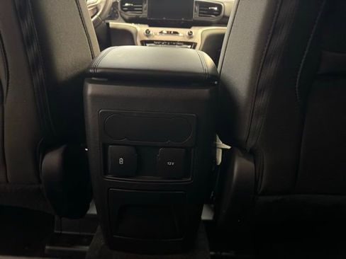 Used 2024 Ford Explorer XLT image 30