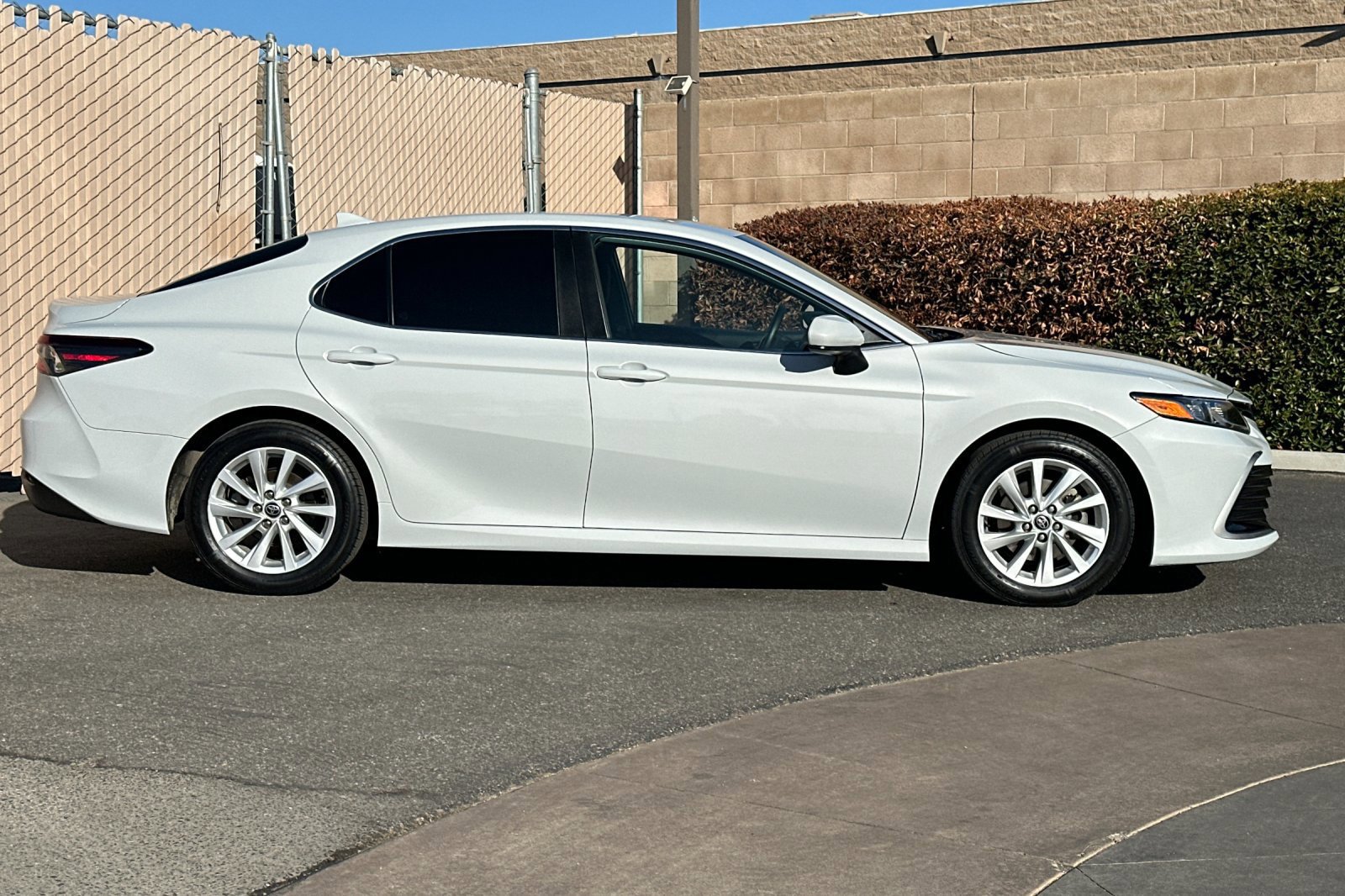 Used 2022 Toyota Camry LE FWD image 3