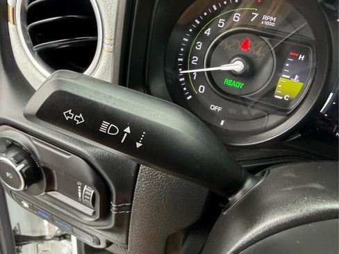 Used 2024 Jeep Wrangler Unlimited Sahara AWD/4WD image 33