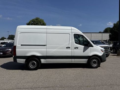 Used 2022 Mercedes-Benz Sprinter 2500 image 9