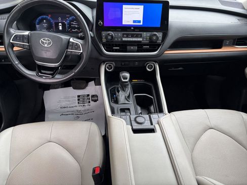 Used 2024 Toyota Grand Highlander AWD image 10