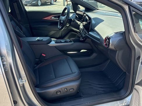 Used 2024 Chevrolet Equinox EV RS FWD image 11