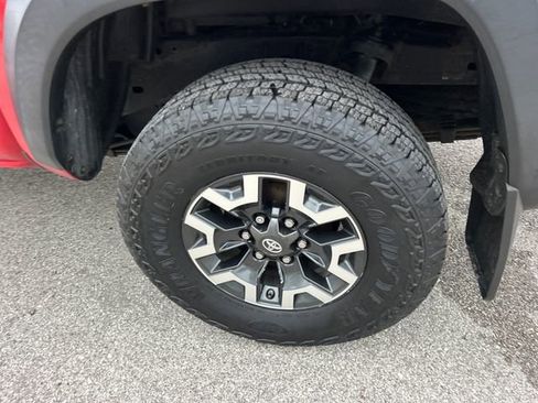 Used 2017 Toyota Tacoma TRD Off-Road image 40