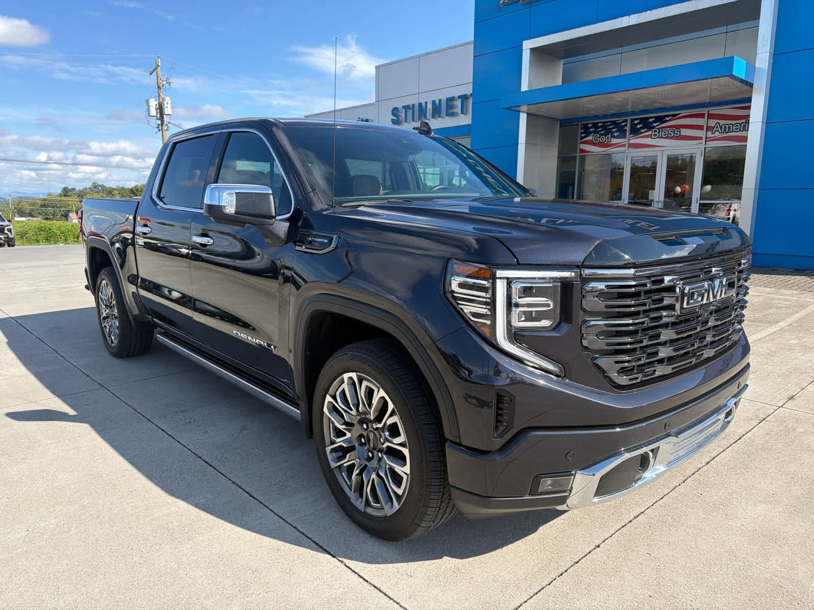 Used 2025 GMC Sierra 1500 Denali Ultimate AWD/4WD image 1