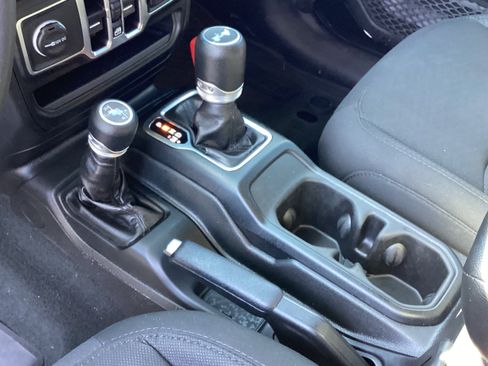 Used 2023 Jeep Wrangler Unlimited Sport AWD/4WD image 33