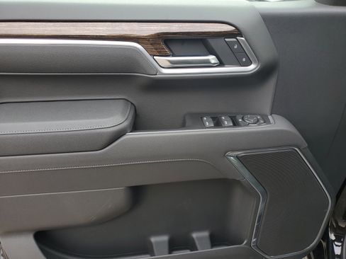 New 2025 GMC Sierra 1500 Elevation image 22