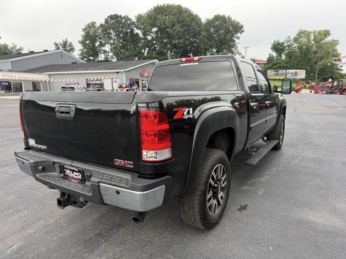 Used 2014 GMC Sierra 2500 Denali w/ Suspension Package, Off-Road AWD/4WD image 8
