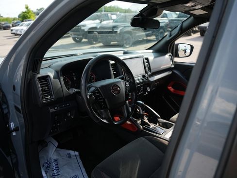 Used 2023 Nissan Frontier 4x4 Crew Cab image 13