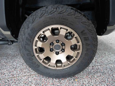 Used 2025 Toyota Tacoma 4x4 Double Cab Hybrid image 28