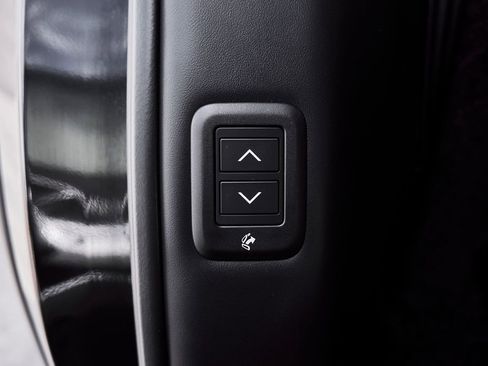 Used 2025 Land Rover Range Rover Long Wheelbase SE image 38