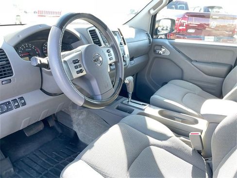 Used 2016 Nissan Frontier SV image 10