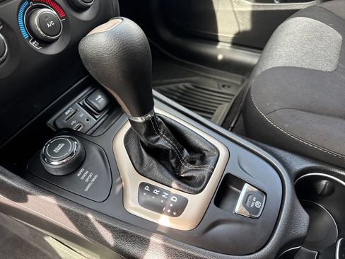 Used 2017 Jeep Cherokee Sport AWD/4WD image 24