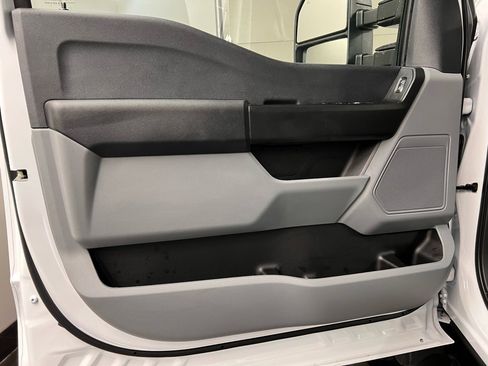 New 2026 Ford F550 4x4 Crew Cab image 25