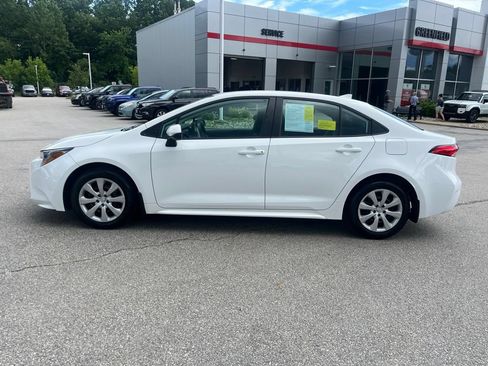 Used 2023 Toyota Corolla LE w/ Carpet Mat Package (TMS) FWD image 4