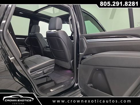Used 2026 Cadillac Escalade Luxury AWD/4WD image 15