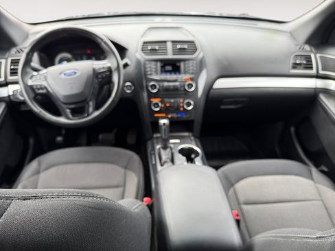 Used 2017 Ford Explorer XLT FWD image 13