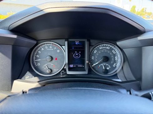 Used 2018 Toyota Tacoma TRD Sport w/ Technology Package AWD/4WD image 10