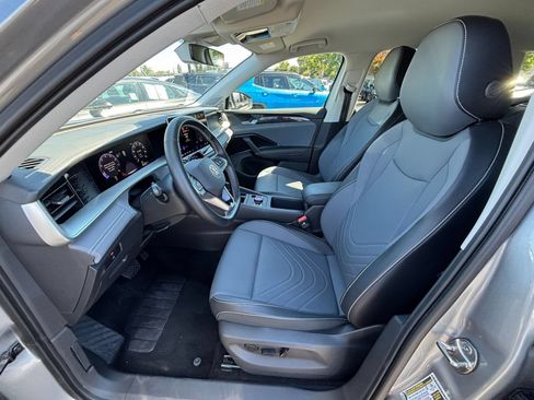 Used 2026 Volkswagen Tiguan SE AWD/4WD image 29