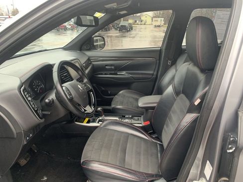 Used 2020 Mitsubishi Outlander ES image 12