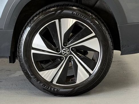 Used 2024 Volkswagen Taos SE AWD/4WD image 8
