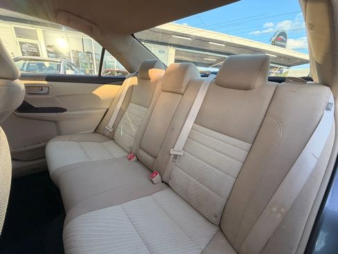 Used 2017 Toyota Camry LE FWD image 14