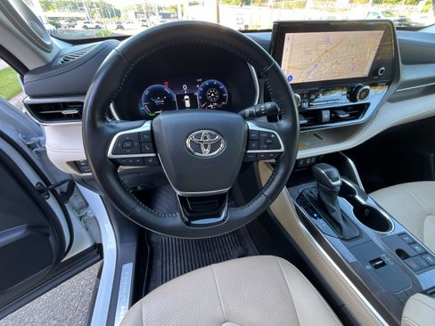 Used 2023 Toyota Highlander Limited AWD/4WD image 15