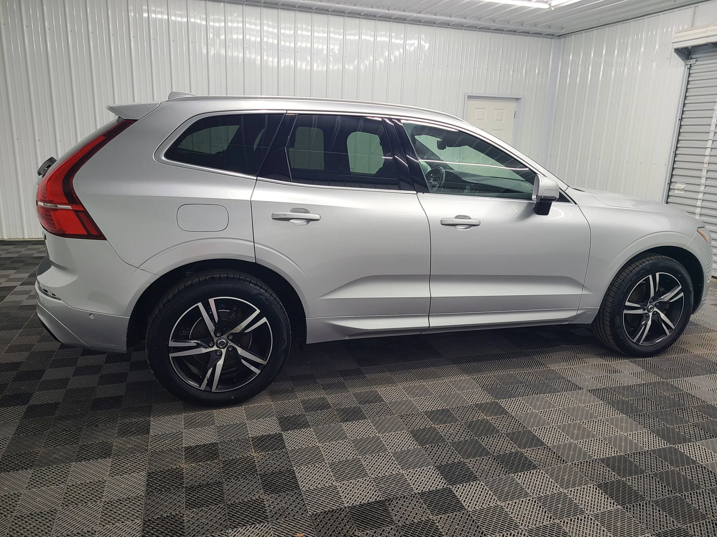 Used 2019 Volvo XC60 T5 R-Design AWD/4WD image 13
