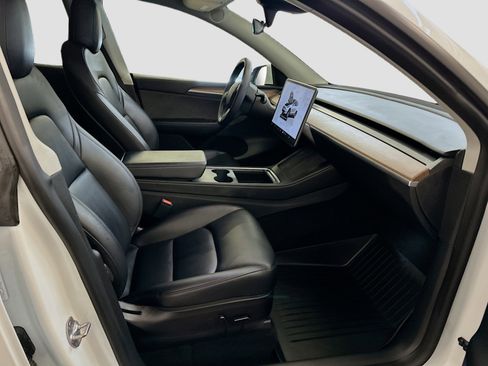 Used 2023 Tesla Model Y Long Range image 34