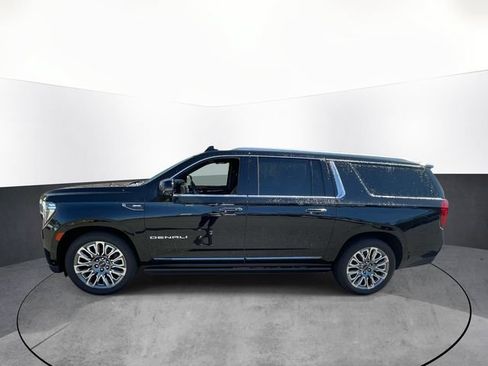 Used 2023 GMC Yukon XL Denali Ultimate AWD/4WD image 4