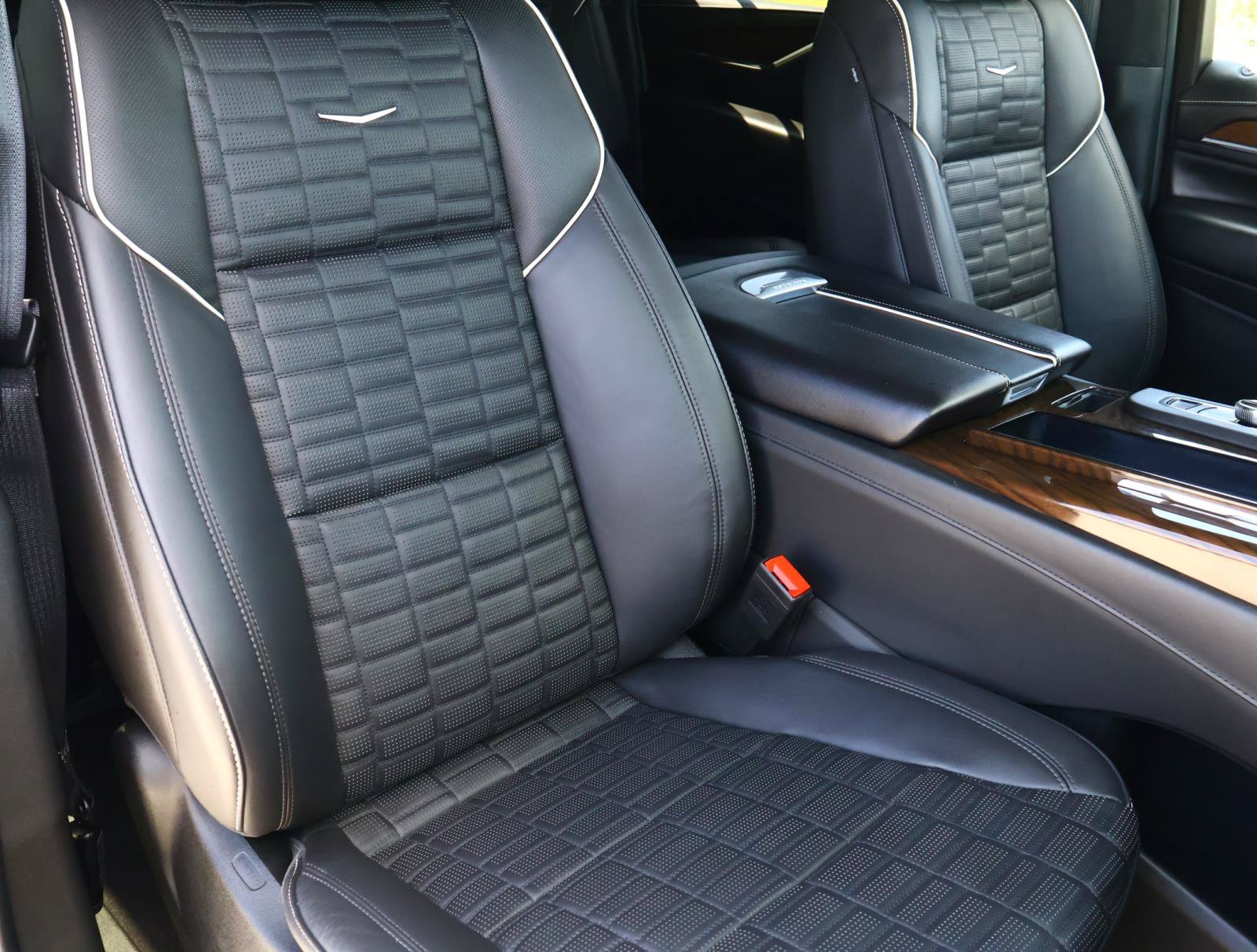 Certified 2024 Cadillac Escalade ESV Premium Luxury Platinum AWD/4WD image 25