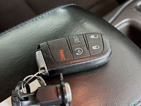 Used 2019 Jeep Grand Cherokee Laredo RWD image 22