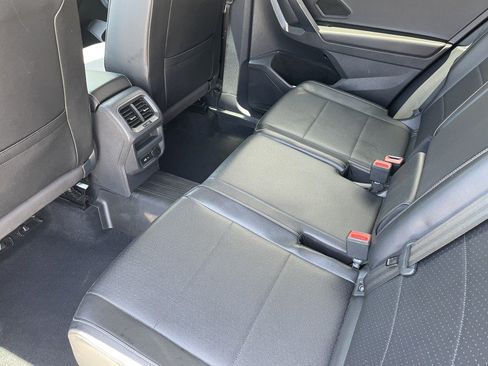Used 2021 Volkswagen Tiguan SE AWD/4WD image 12