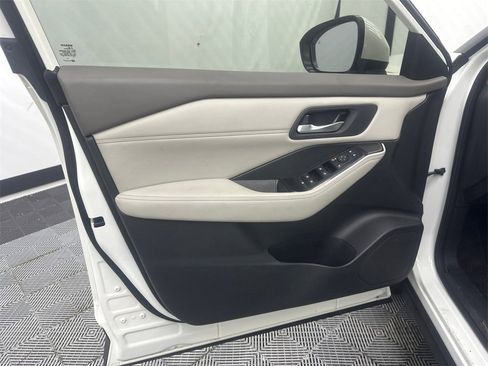 Used 2023 Nissan Rogue SV w/ SV Premium B Package image 11